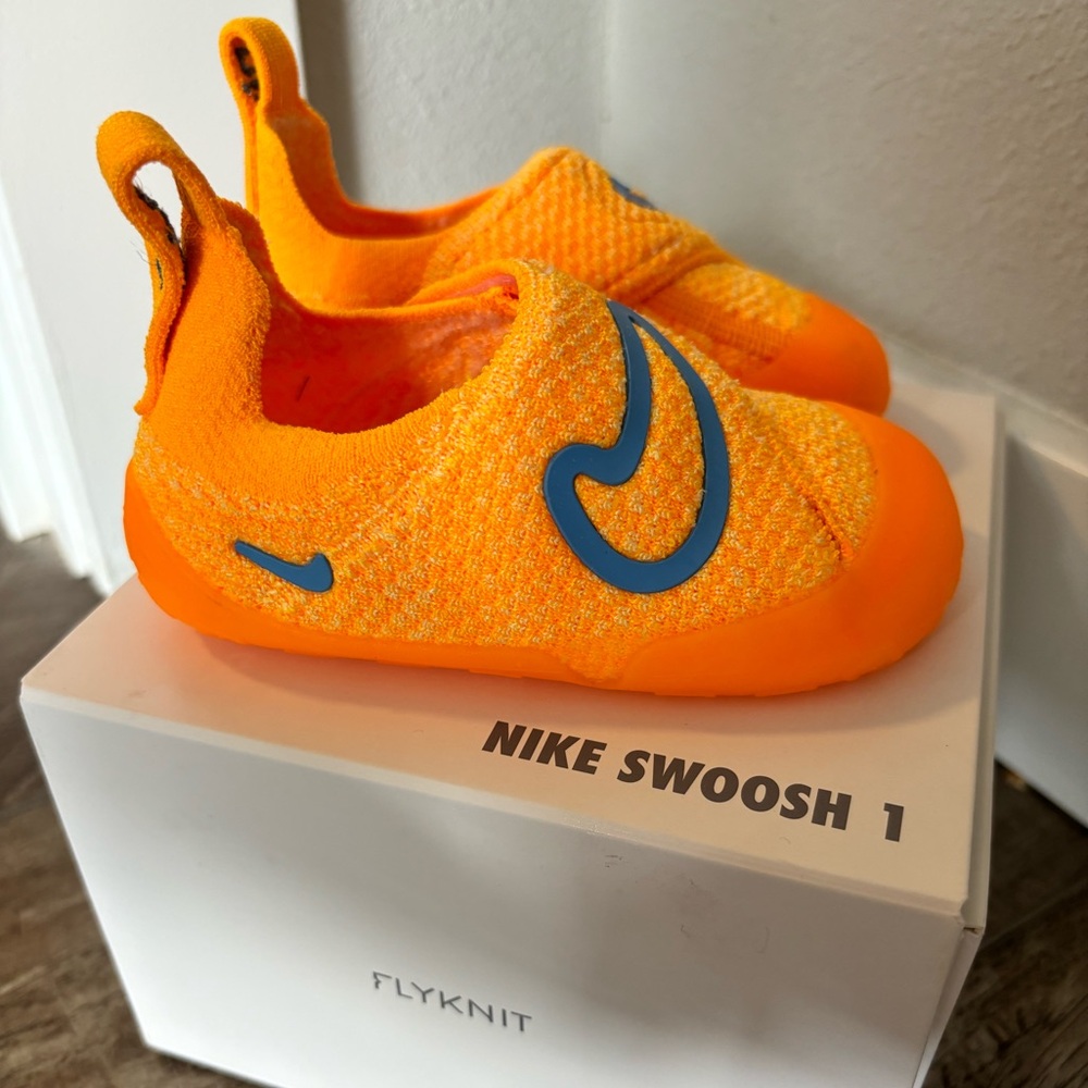 Nike Swoosh 1 baby shoes